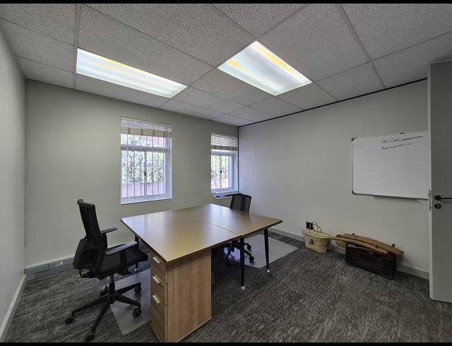 219M² OFFICE TO LET IN HYDE PARK